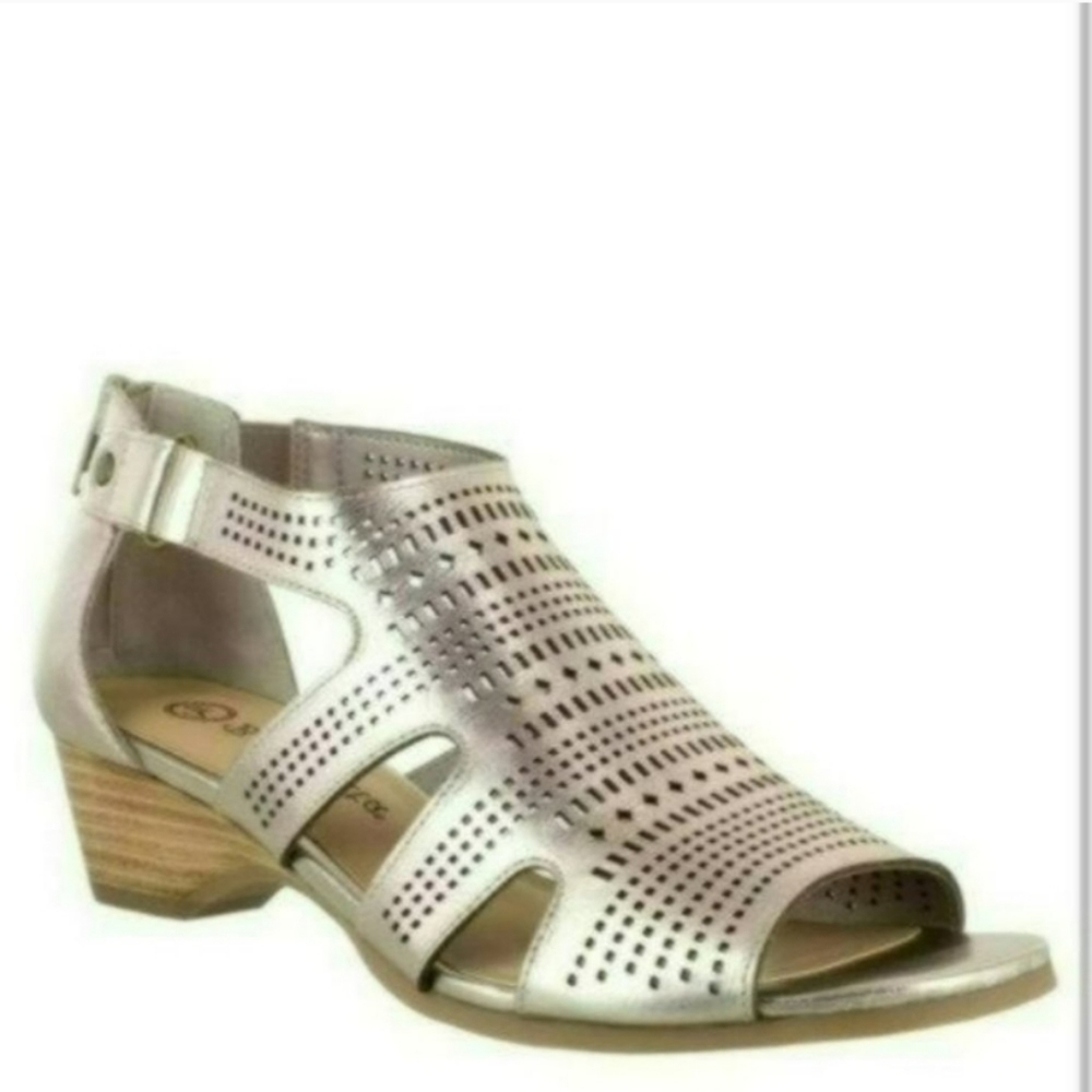 Bella Vita Quinby Chop Out Wedge Sandals 8 - Picture 1 of 7